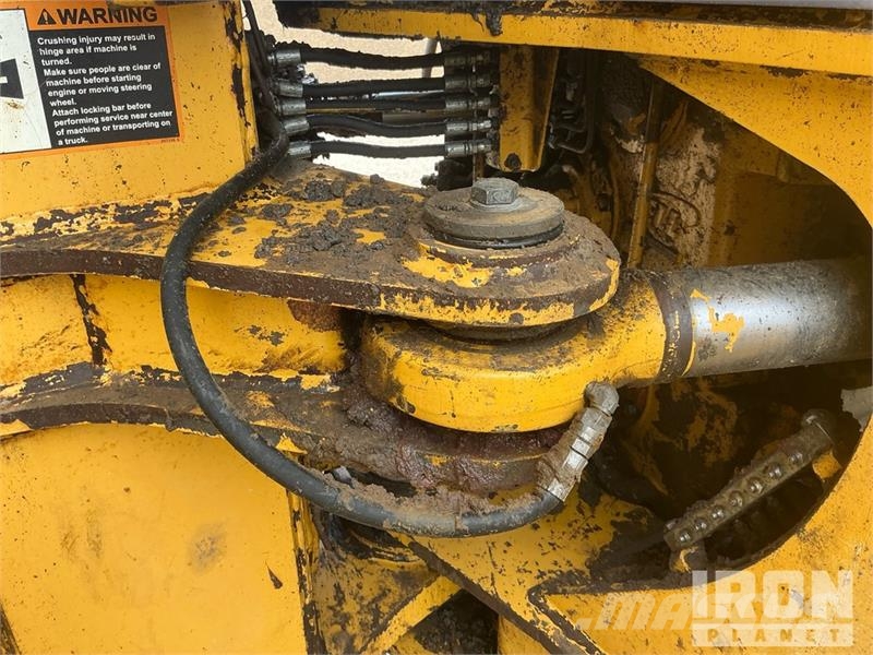 John Deere 400D Knik dumptrucks