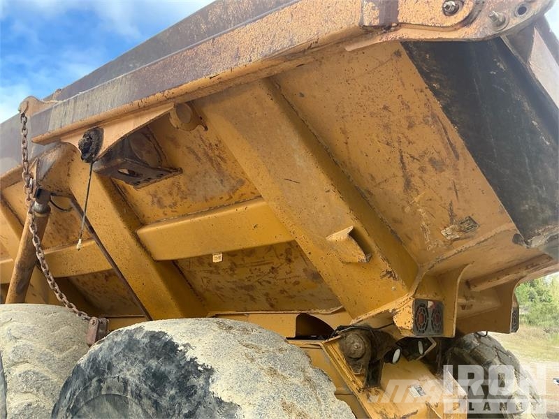 John Deere 400D Knik dumptrucks
