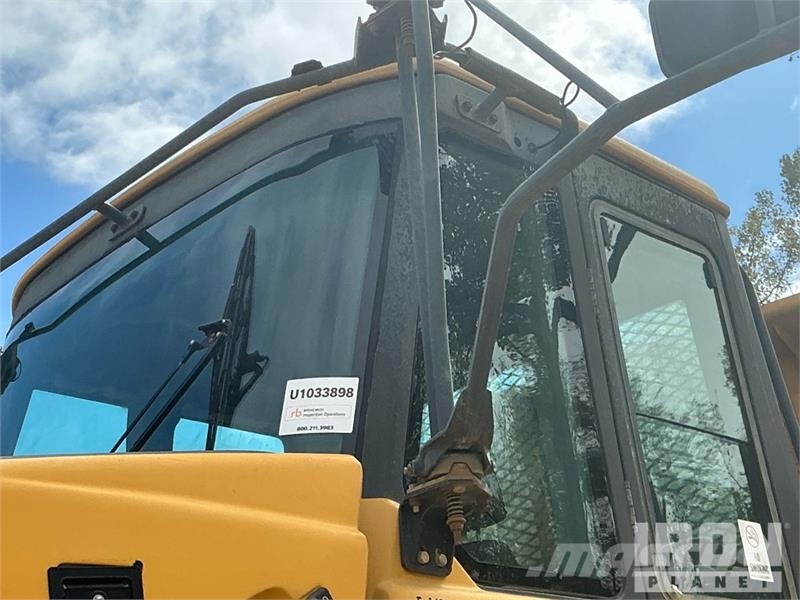John Deere 400D Knik dumptrucks