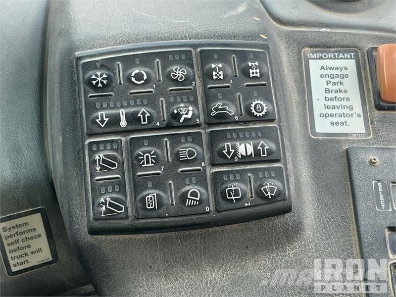 John Deere 400D Knik dumptrucks
