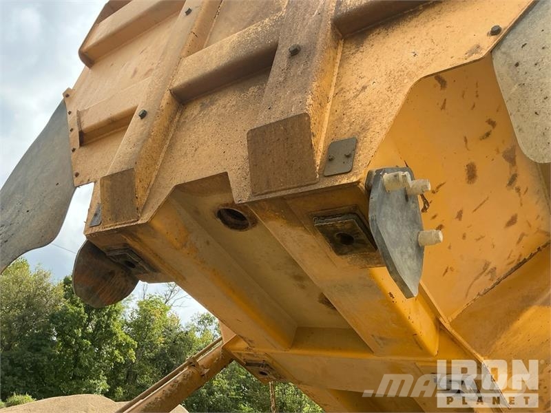 John Deere 400D Knik dumptrucks