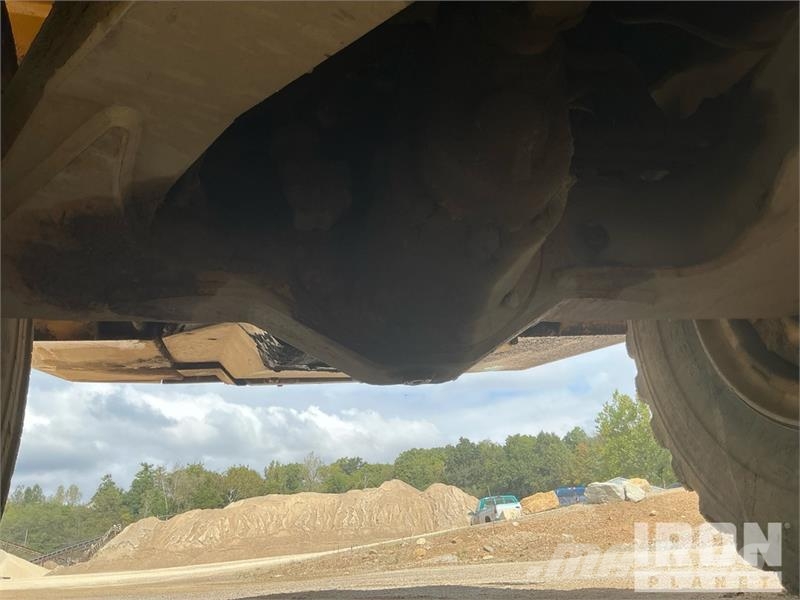 John Deere 400D Knik dumptrucks