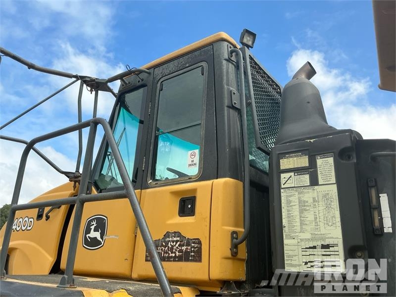 John Deere 400D Knik dumptrucks