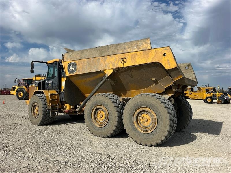 John Deere 460 P-Tier 鉸接式起吊車