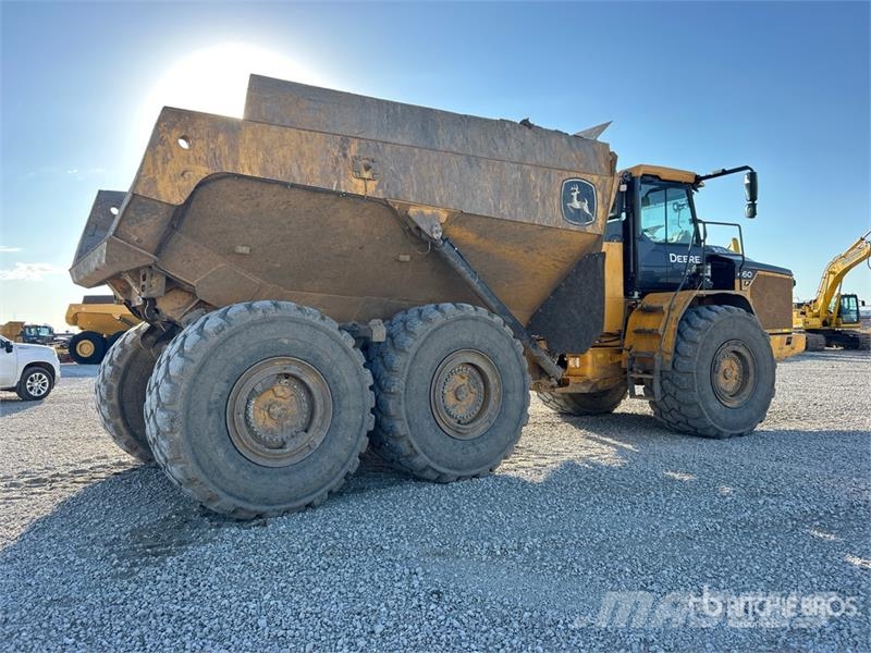 John Deere 460 P-Tier 鉸接式起吊車