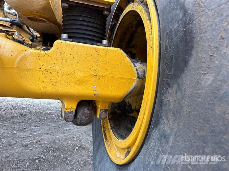 John Deere 460 P-Tier Artikulētie pašizgāzēji