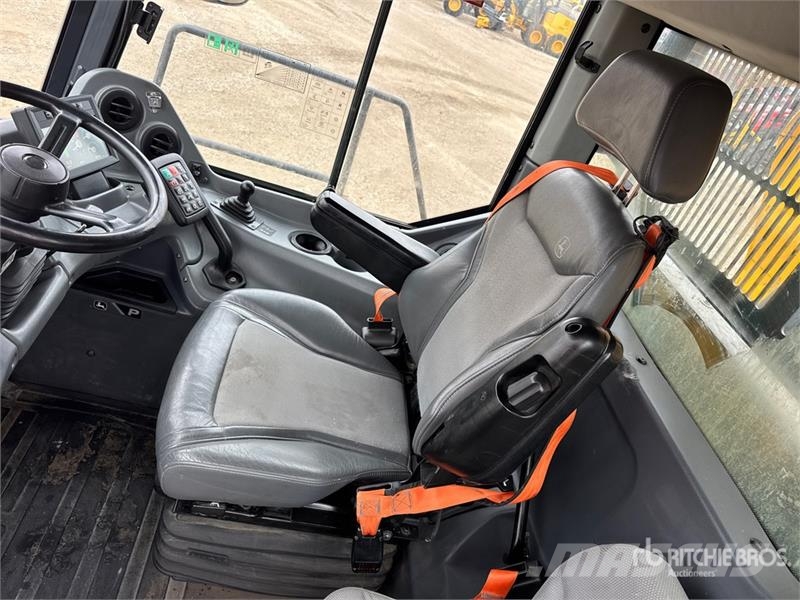 John Deere 460 P-Tier Karjeriniai savivarčiai