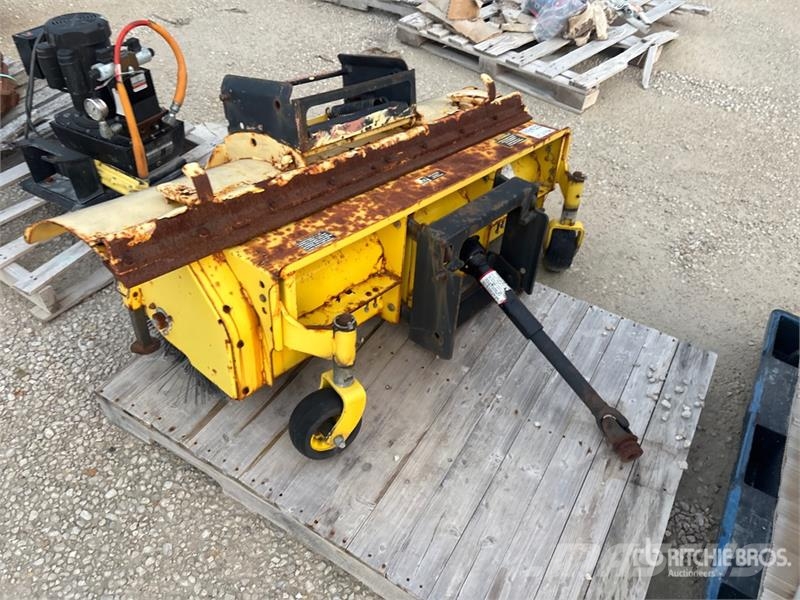 John Deere 48 in Broom Attachment Borstels