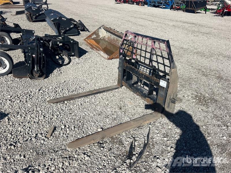 John Deere 48 in Skid Steer Forks Fourche