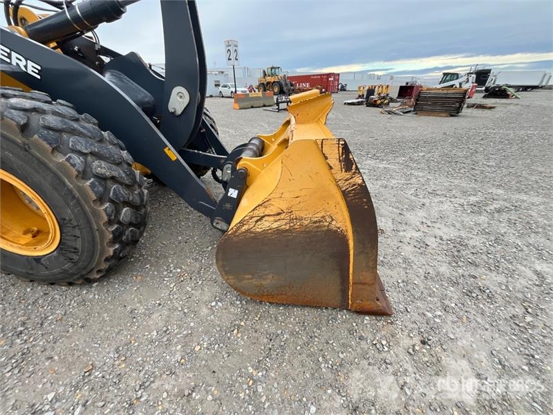 John Deere 624 P-Tier Rataslaadurid