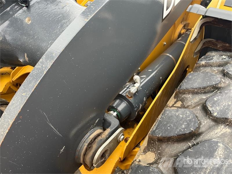 John Deere 624 P-Tier Rataslaadurid
