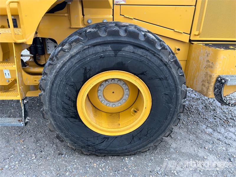 John Deere 624 P-Tier Rataslaadurid