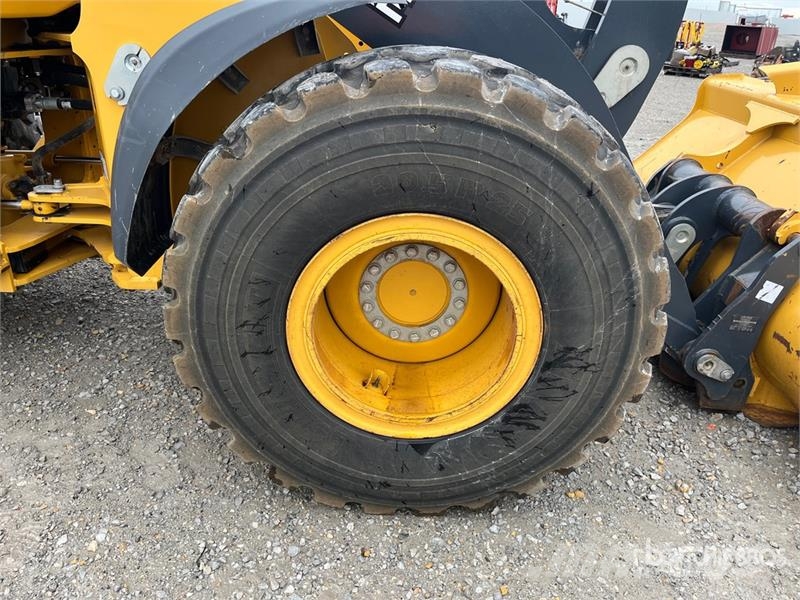 John Deere 624 P-Tier Rataslaadurid