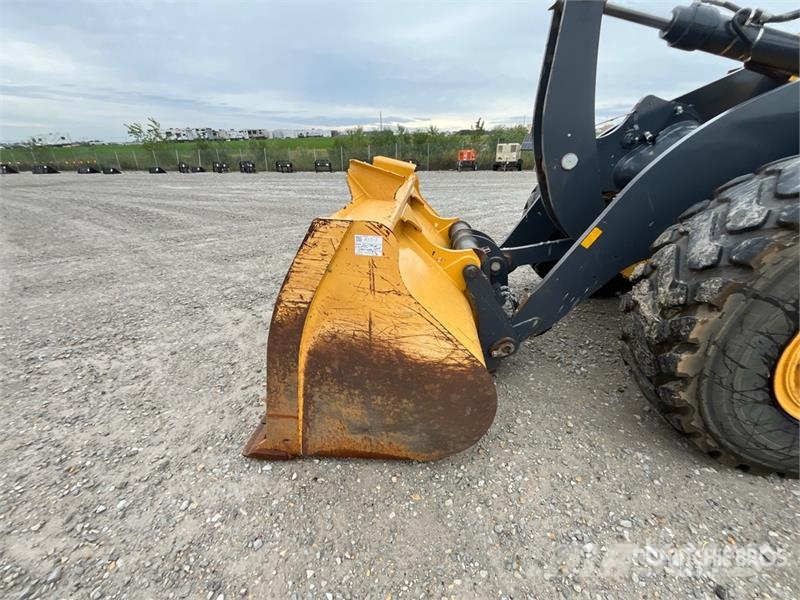 John Deere 624 P-Tier Rataslaadurid