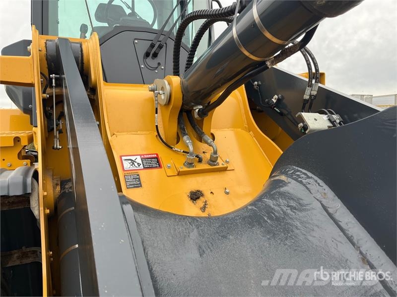 John Deere 624 P-Tier Rataslaadurid