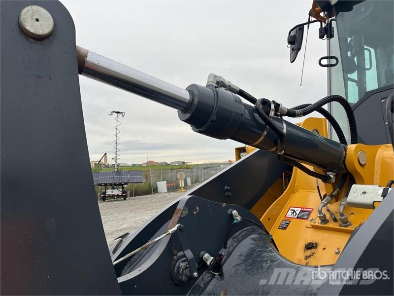 John Deere 624 P-Tier Rataslaadurid