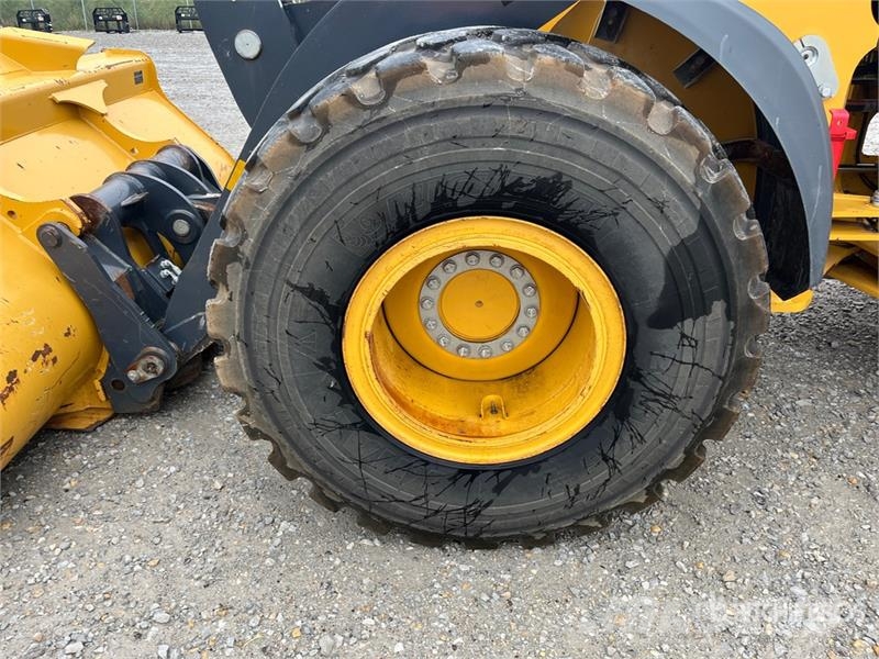 John Deere 624 P-Tier Rataslaadurid