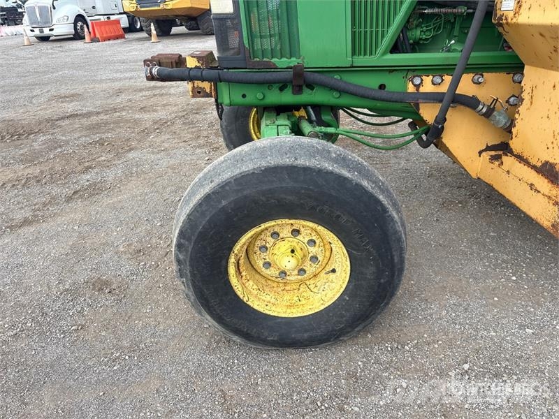 John Deere 7210 2WD Tractor Traktoren