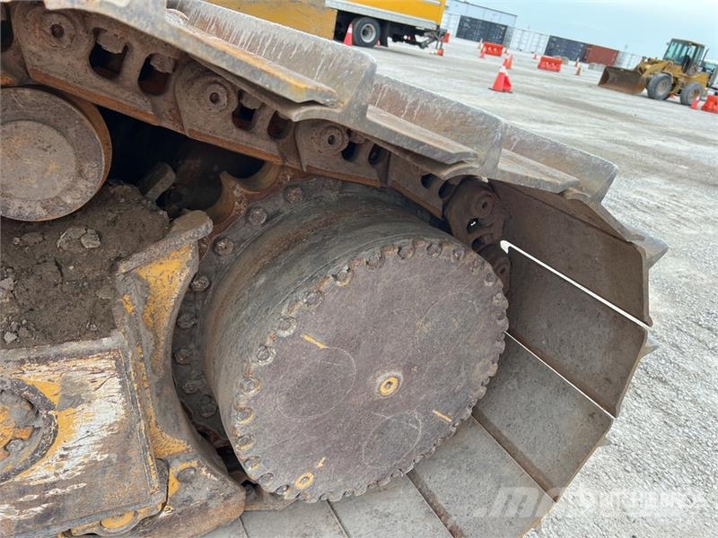 John Deere 750K LGP Crawler dozers
