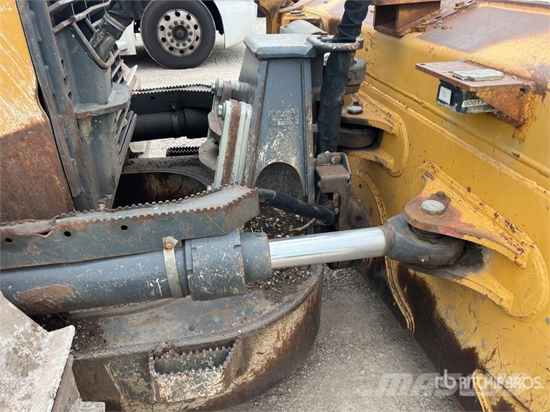 John Deere 750K LGP Crawler dozers