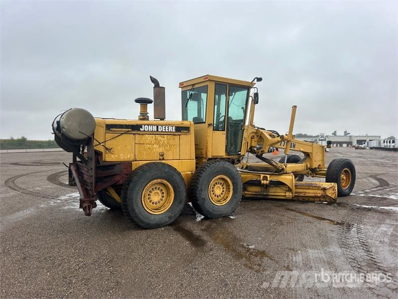 John Deere 770BH Graders