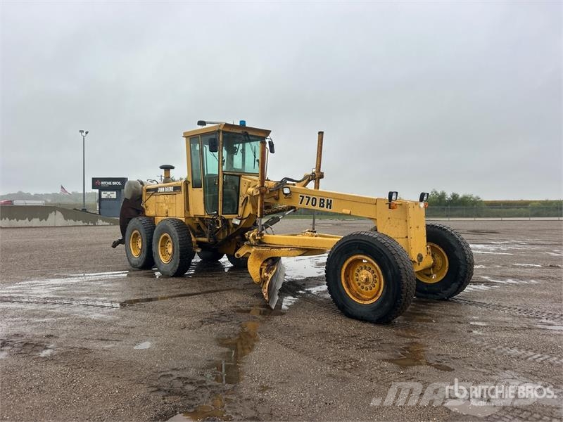 John Deere 770BH Graders