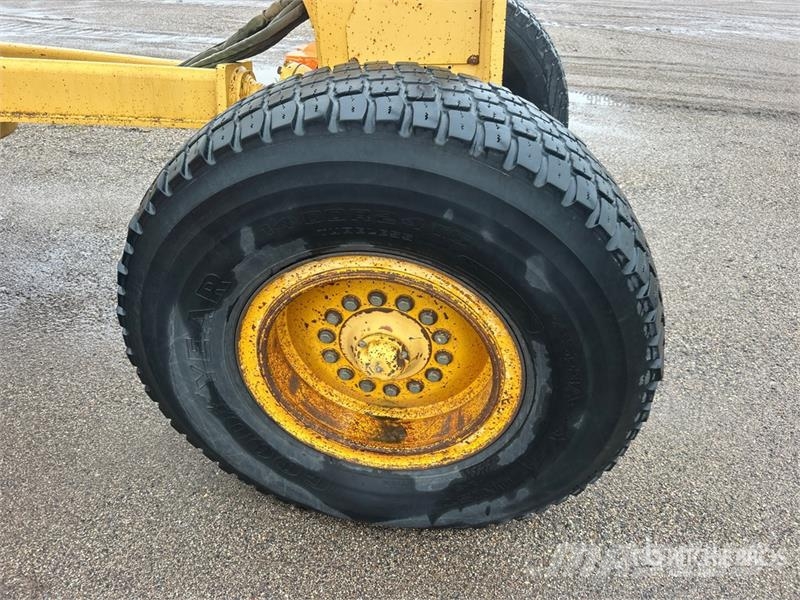 John Deere 770BH Graders