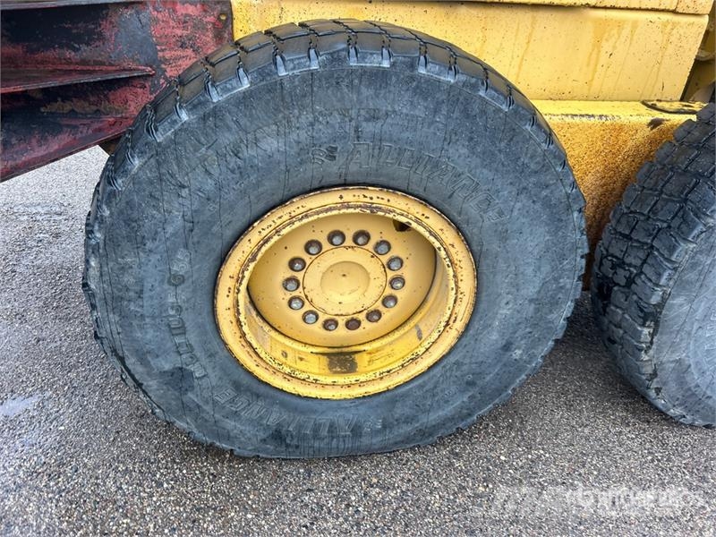 John Deere 770BH Graders