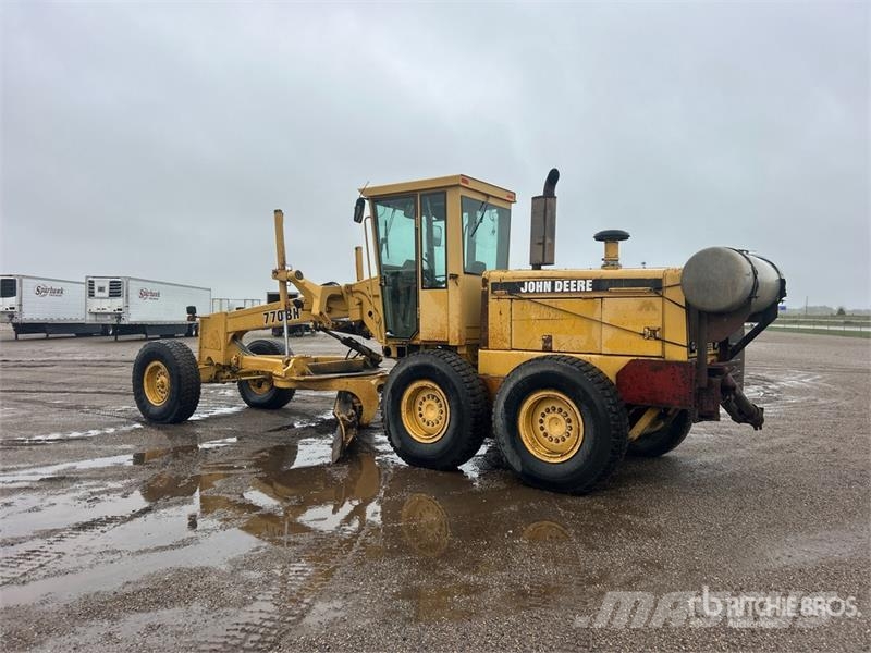 John Deere 770BH Graders