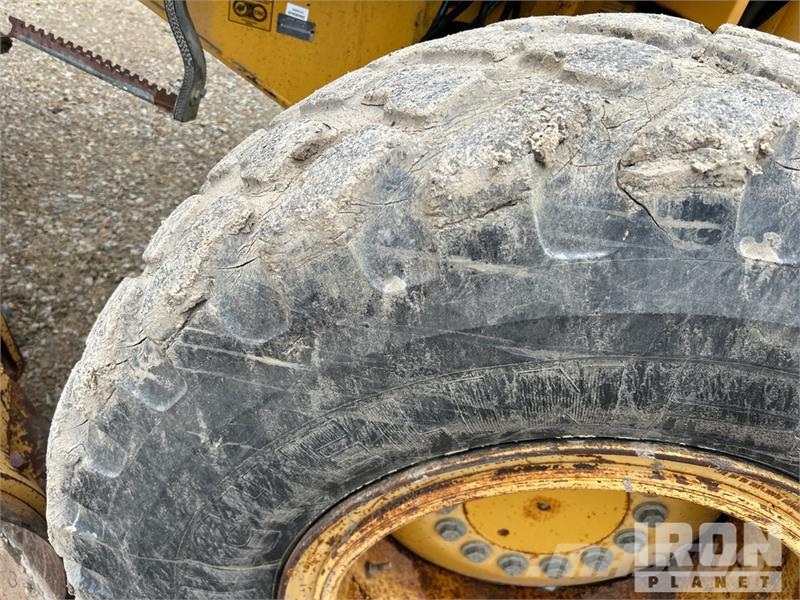 John Deere 772 AWD Motor Grader Грейдери