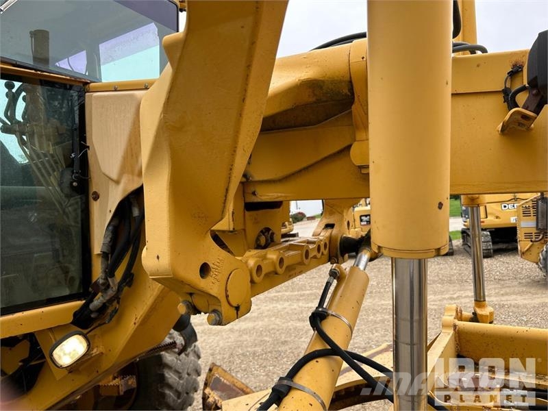 John Deere 772 AWD Motor Grader Грейдери