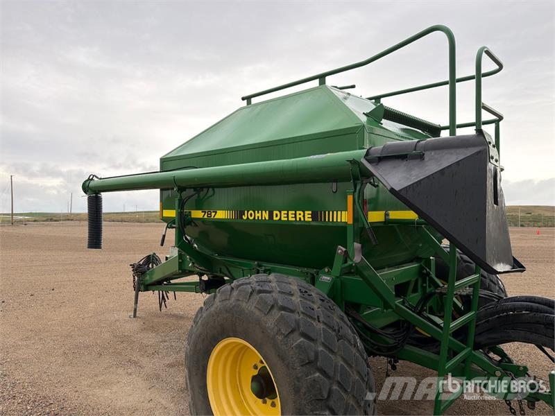 John Deere 787 Tow-Between Air Cart Mibzerler