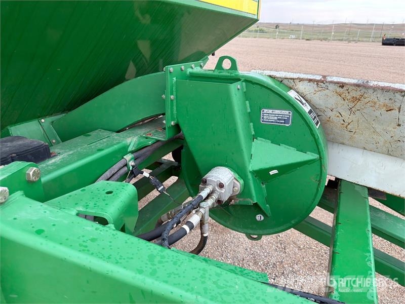 John Deere 787 Tow-Between Air Cart Mibzerler