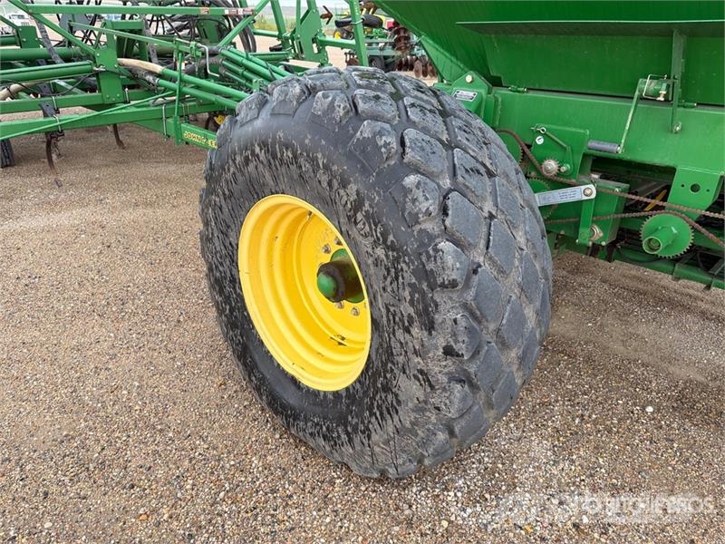 John Deere 787 Tow-Between Air Cart Mibzerler