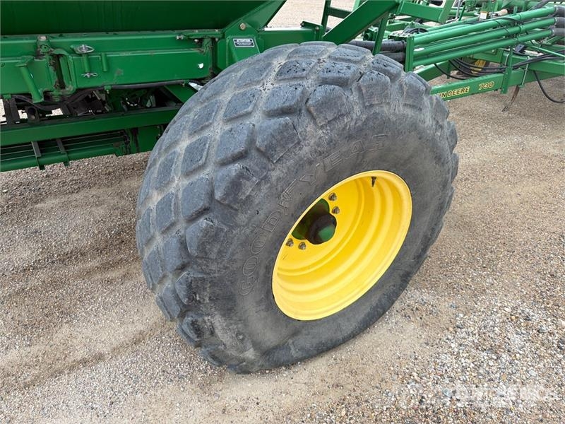 John Deere 787 Tow-Between Air Cart Mibzerler