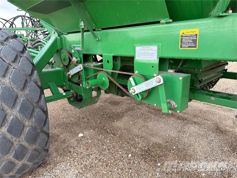 John Deere 787 Tow-Between Air Cart Mibzerler