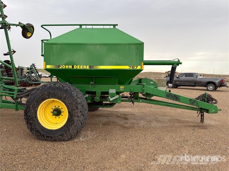John Deere 787 Tow-Between Air Cart Mibzerler