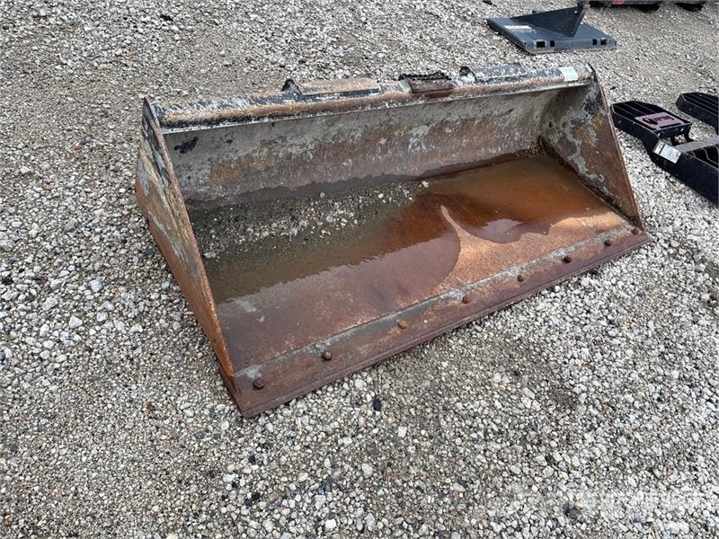 John Deere 83 in General Purpose Skid Steer Bucket Baldes