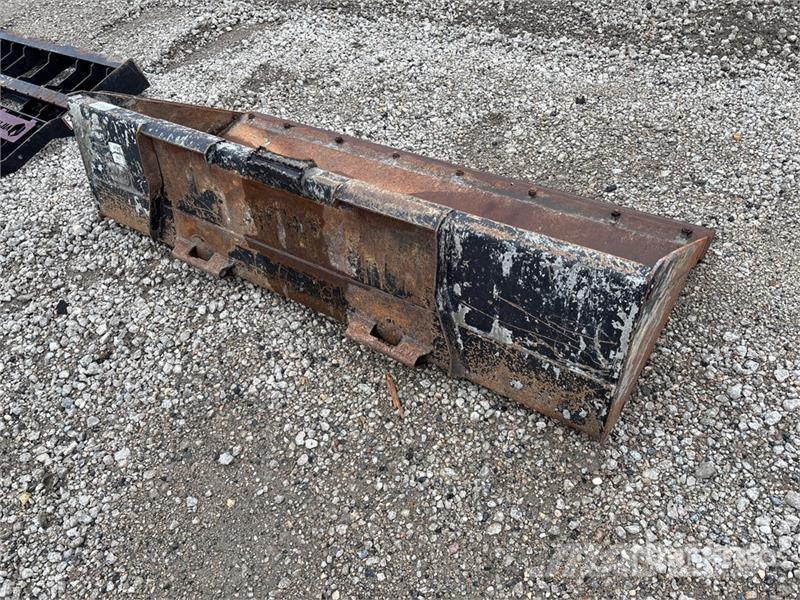 John Deere 83 in General Purpose Skid Steer Bucket Baldes
