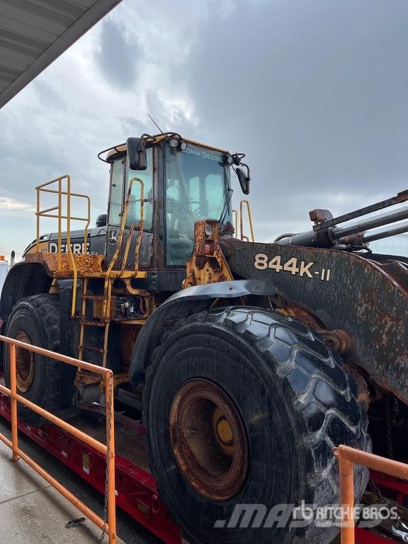 John Deere 844K لوادر بعجل
