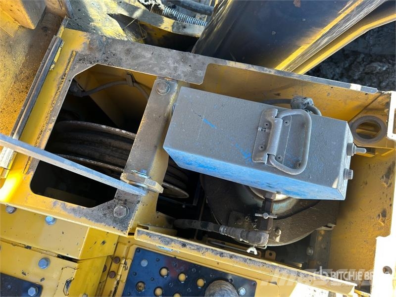John Deere 870 P-Tier Vikšriniai ekskavatoriai