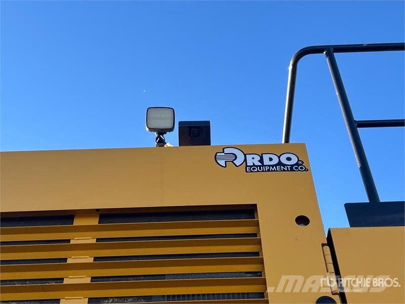 John Deere 870 P-Tier Vikšriniai ekskavatoriai