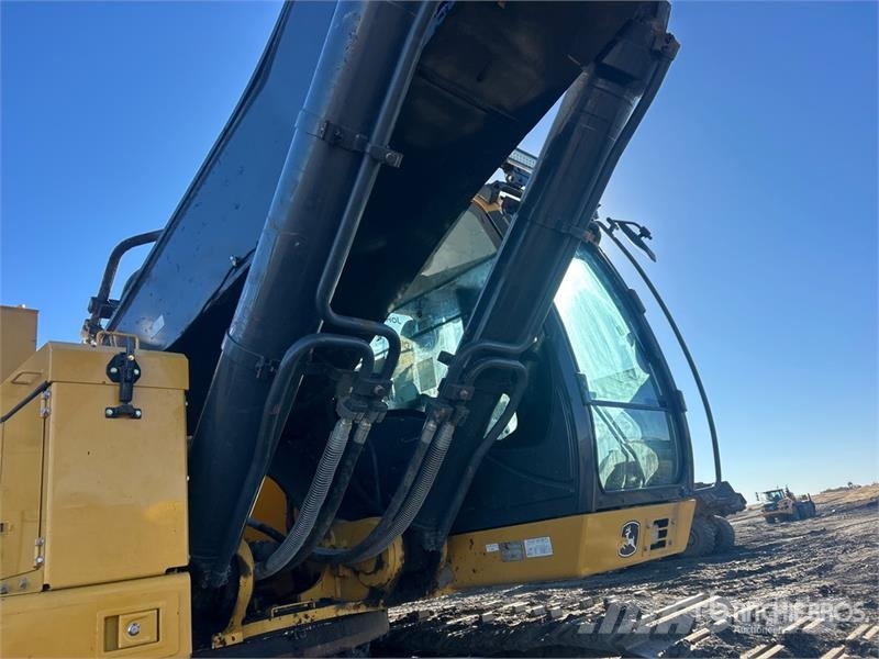 John Deere 870 P-Tier Vikšriniai ekskavatoriai