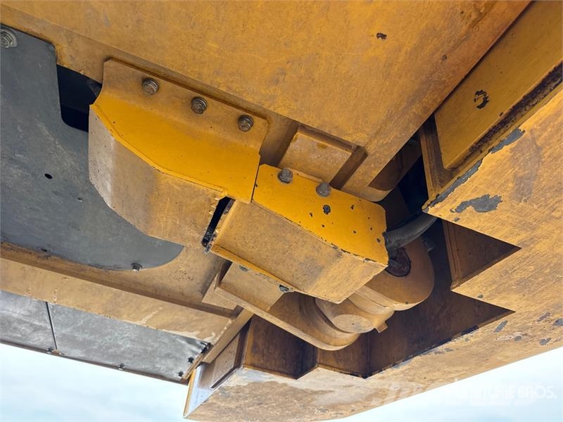 John Deere 870 P-Tier Верижен екскаватор