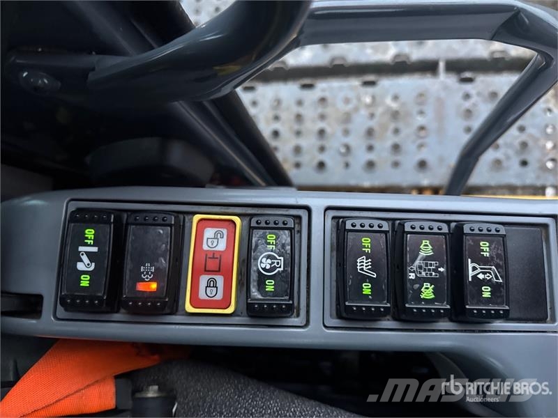 John Deere 870 P-Tier Гусеничні екскаватори