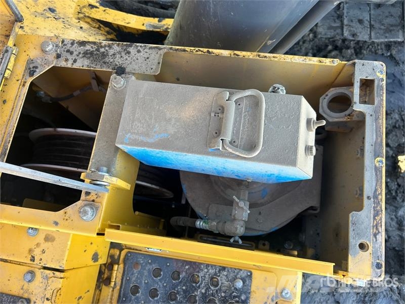 John Deere 870 P-Tier Vikšriniai ekskavatoriai