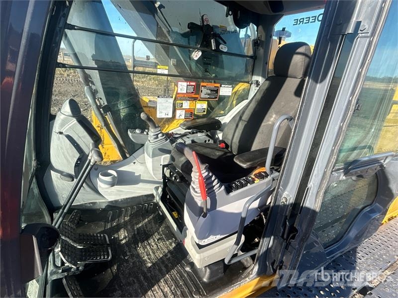 John Deere 870 P-Tier Vikšriniai ekskavatoriai