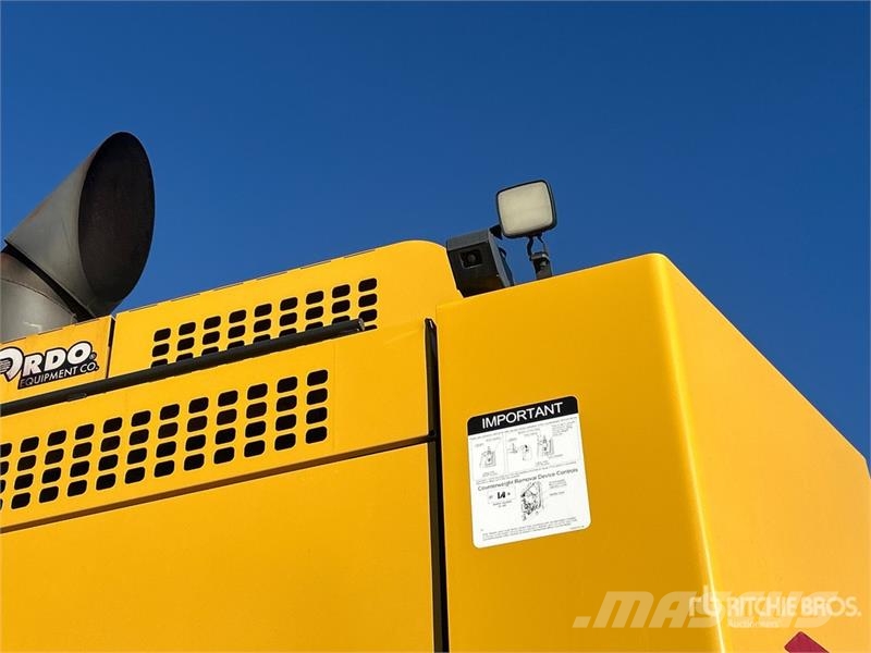 John Deere 870 P-Tier Vikšriniai ekskavatoriai