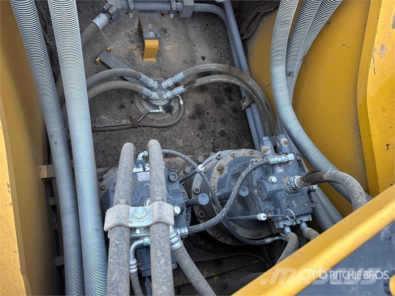 John Deere 870 P-Tier Гусеничні екскаватори