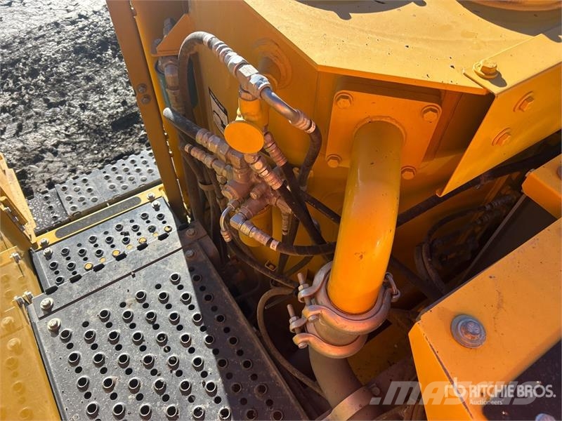 John Deere 870 P-Tier Vikšriniai ekskavatoriai